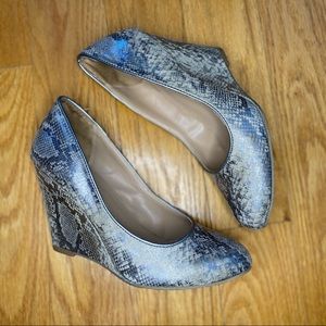 Banana Republic Grey Metallic Snake Print Wedges